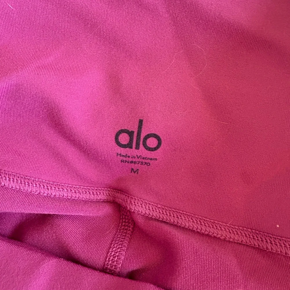 ALO Yoga High-Rise Leggings in Deep Magenta